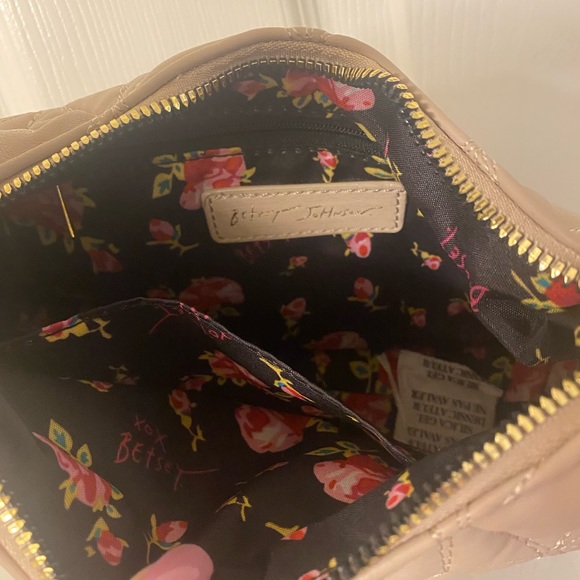 Betsey Johnson Quilted Crossbody with Bonus Pouch NWT - Picture 6 of 7